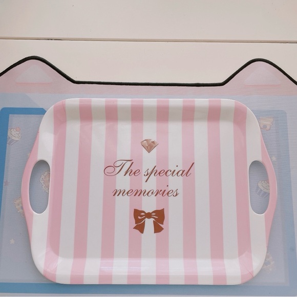 Daiso Pink Tray - Picture 3 of 7